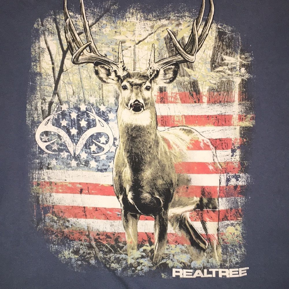 Realtree Northern Outpost Deer Graphic Flag T shirt XL (ask how to get for free)